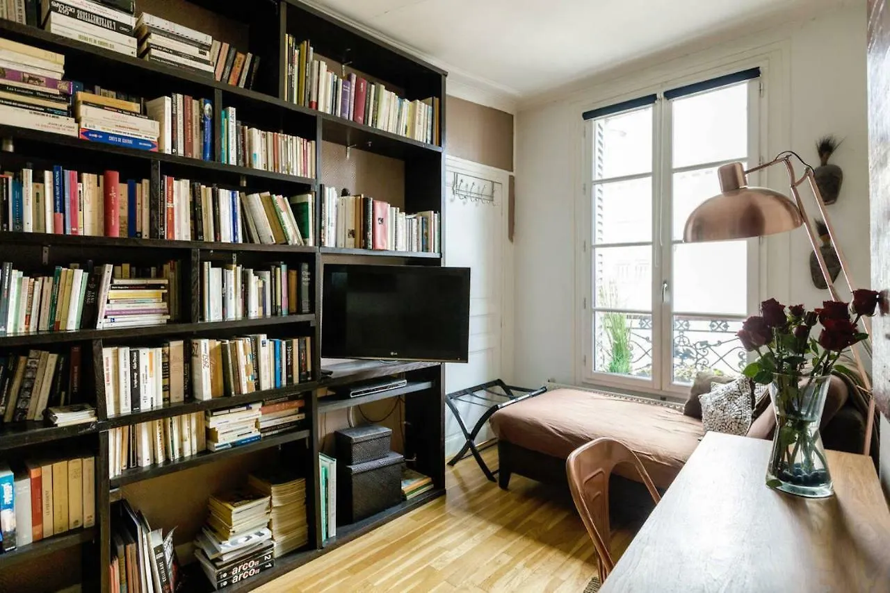 Left Bank Deluxe Apartment