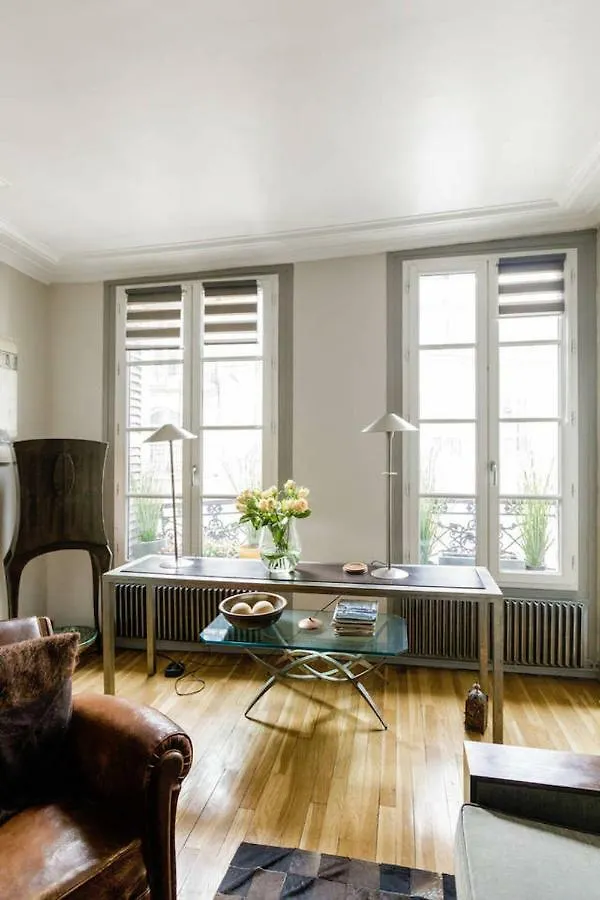 Left Bank Deluxe Apartment
